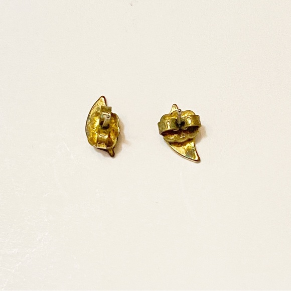 Vintage Earrings - Small leaf bronzy gold minimal - Picture 3 of 8